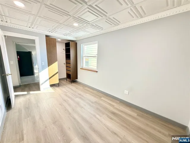 $1,900 | 85 Midland Avenue, Unit 1, Wallington, NJ 07057