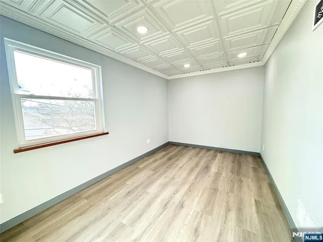 $1,900 | 85 Midland Avenue, Unit 1, Wallington, NJ 07057