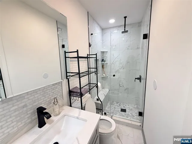 $1,900 | 85 Midland Avenue, Unit 1, Wallington, NJ 07057