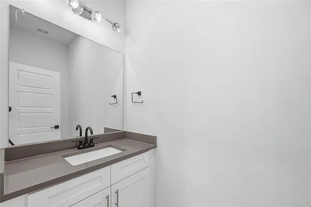 $2,800 | 2610 Kimsey Drive, Unit 201, Dallas, TX 75235