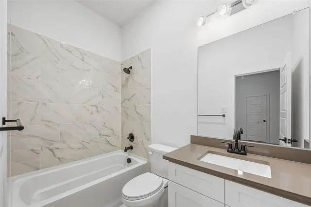 $2,800 | 2610 Kimsey Drive, Unit 201, Dallas, TX 75235