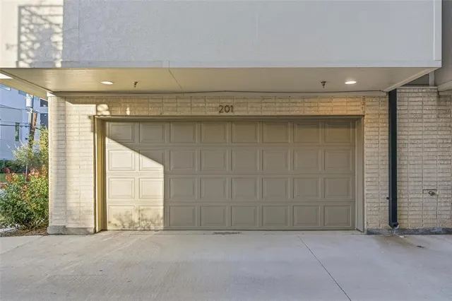 $2,800 | 2610 Kimsey Drive, Unit 201, Dallas, TX 75235