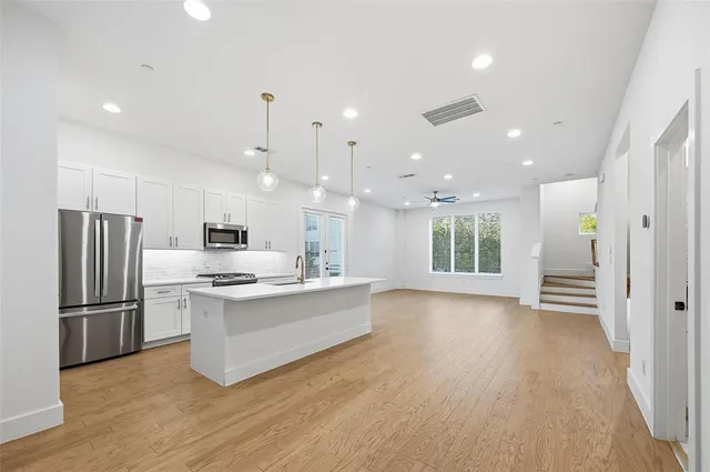 $2,800 | 2610 Kimsey Drive, Unit 201, Dallas, TX 75235