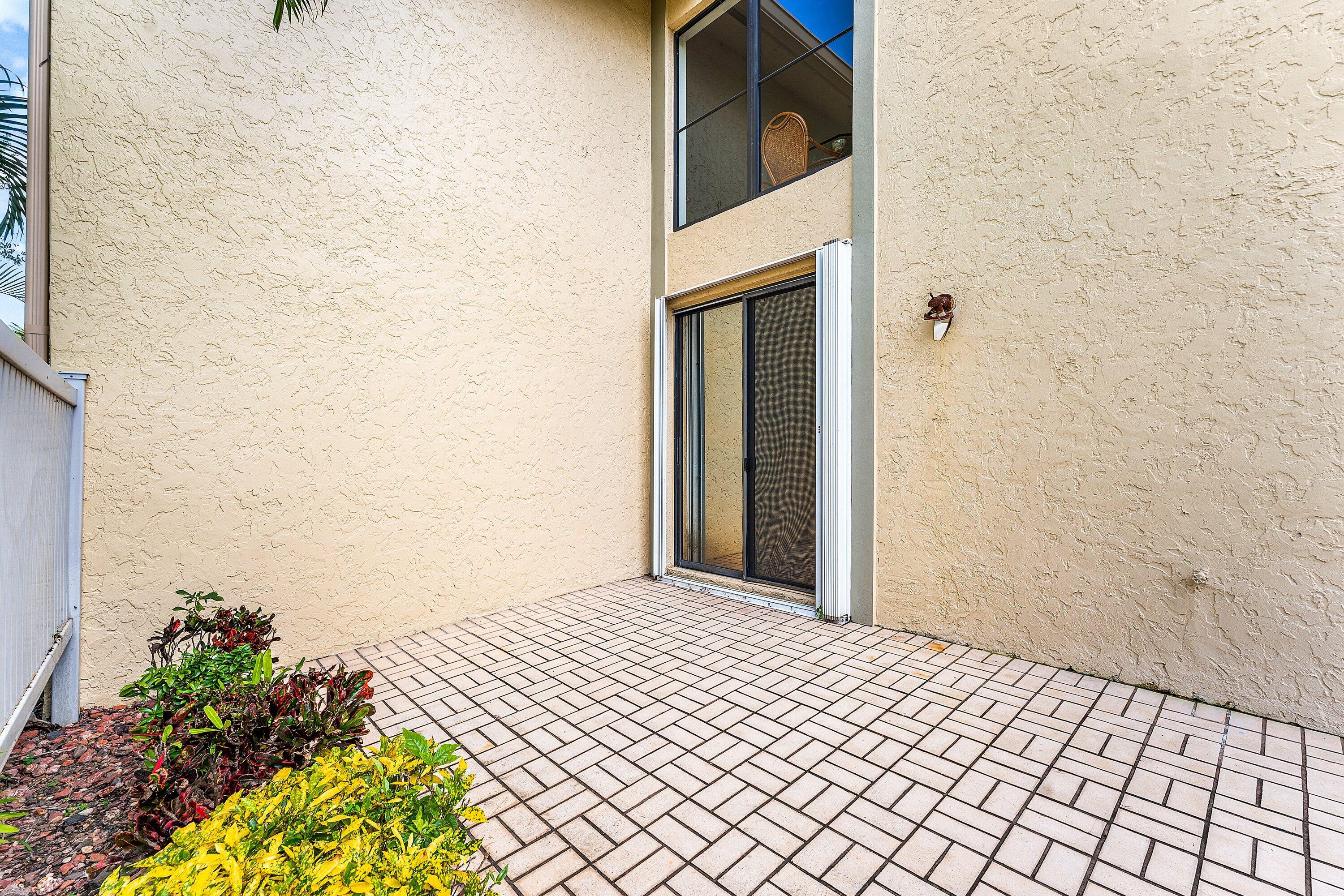 5 Eastgate Drive, Unit A Boynton Beach, FL 33436 - Photo 33 of 49 a view of a entryway