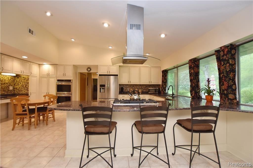 4850 Charing Cross Road Bloomfield Hills, MI 48304 - Photo 12 of 24 13.jpg