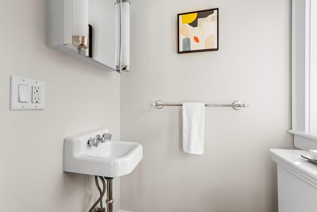 32 Warwick Road Belmont, MA 02478 - Photo 14 of 27 Gallery Image 14