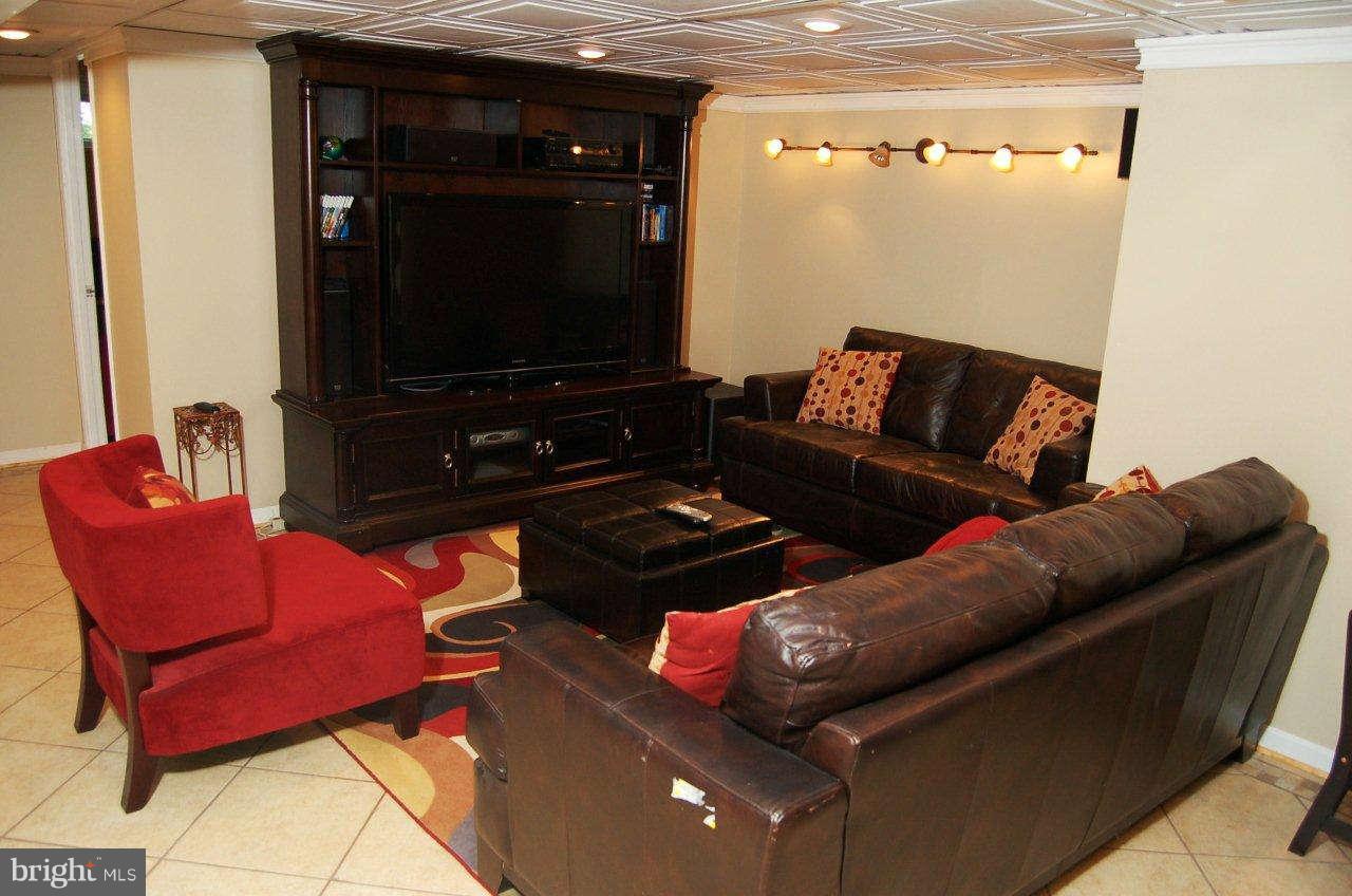 9200 Turnbull Road Randallstown, MD 21133 - Photo 13 of 26 Family Room