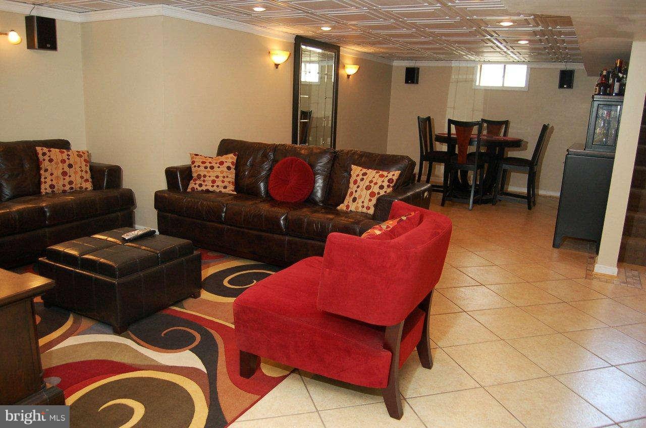 9200 Turnbull Road Randallstown, MD 21133 - Photo 17 of 26 Family Room