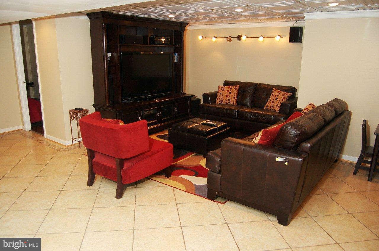 9200 Turnbull Road Randallstown, MD 21133 - Photo 20 of 26 Family Room