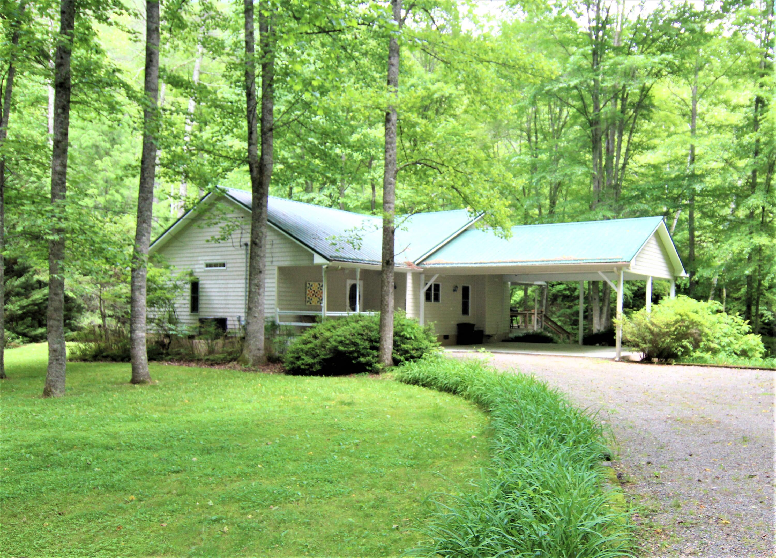 300 Williams Lane Butler, TN 37640 - Photo 5 of 45 IMG_0775 (2)