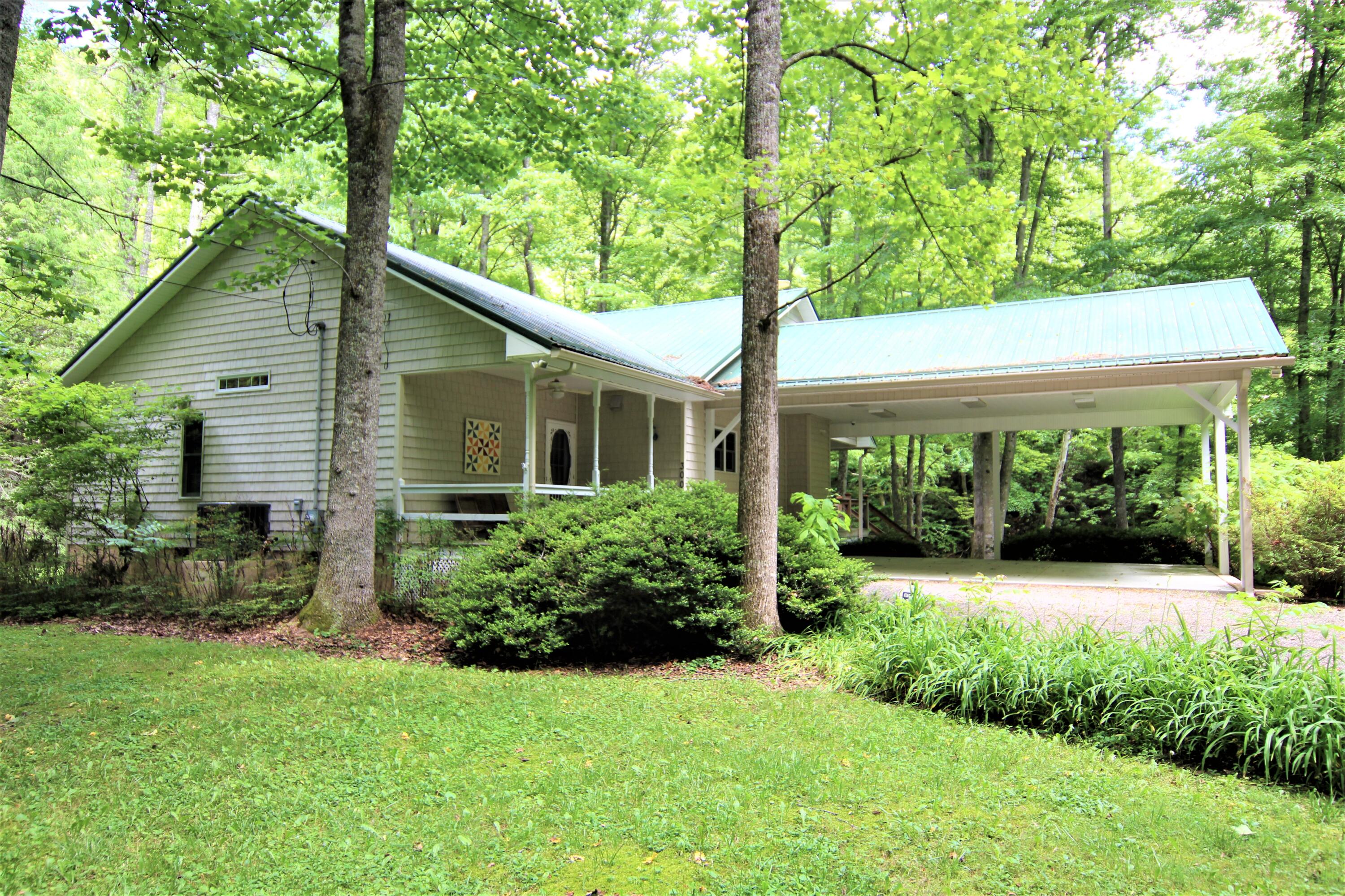 300 Williams Lane Butler, TN 37640 - Photo 6 of 45 IMG_0790 (2)