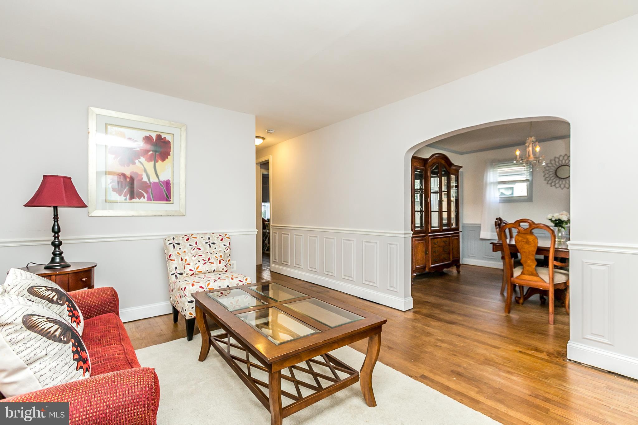2729 Glendale Road Baltimore, MD 21234 - Photo 4 of 29 Living Room