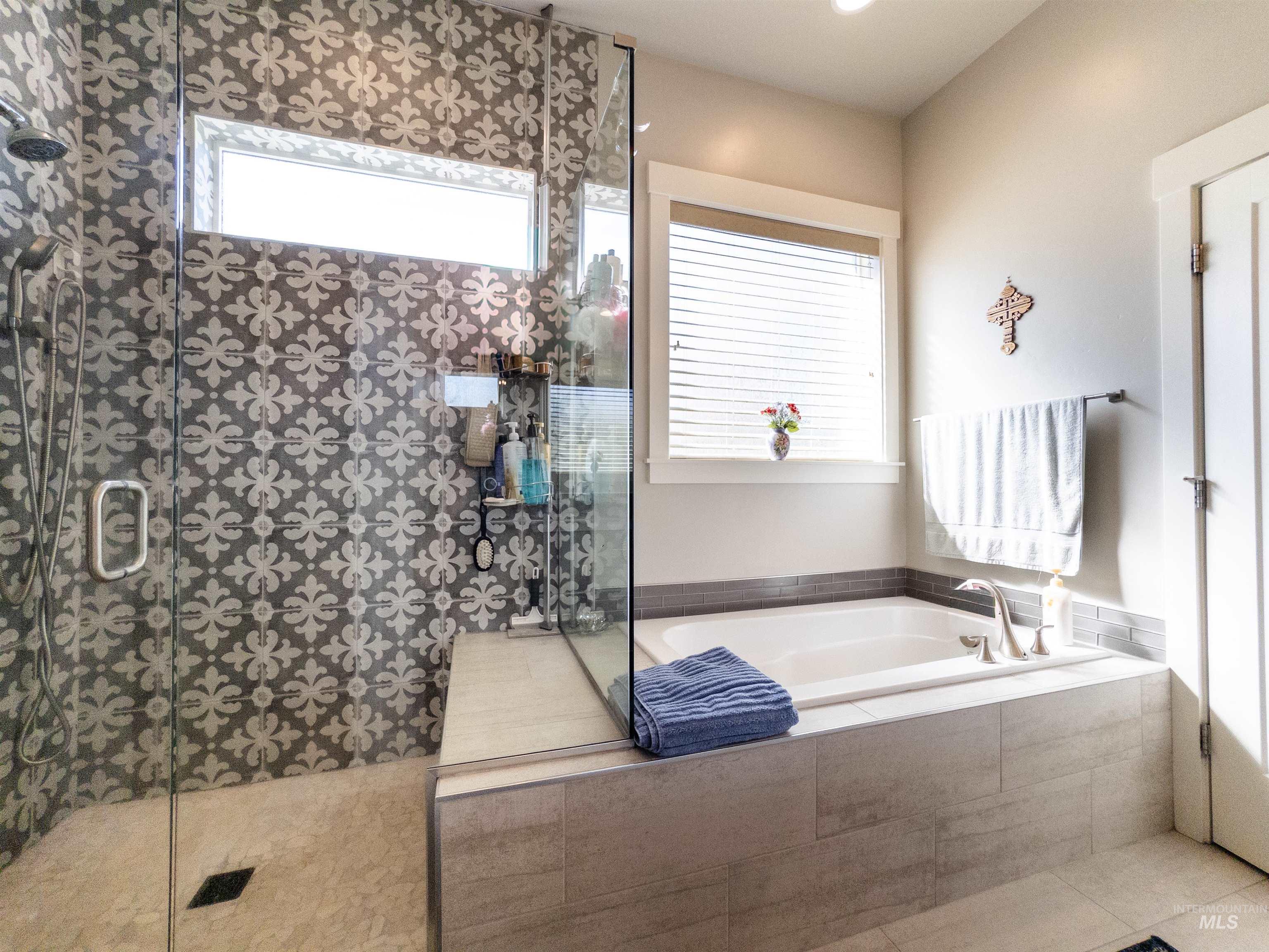 4577 North Comiso Place Meridian, ID 83646 - Photo 25 of 47 Full bathroom with walk in shower, a bath, and healthy amount of natural light