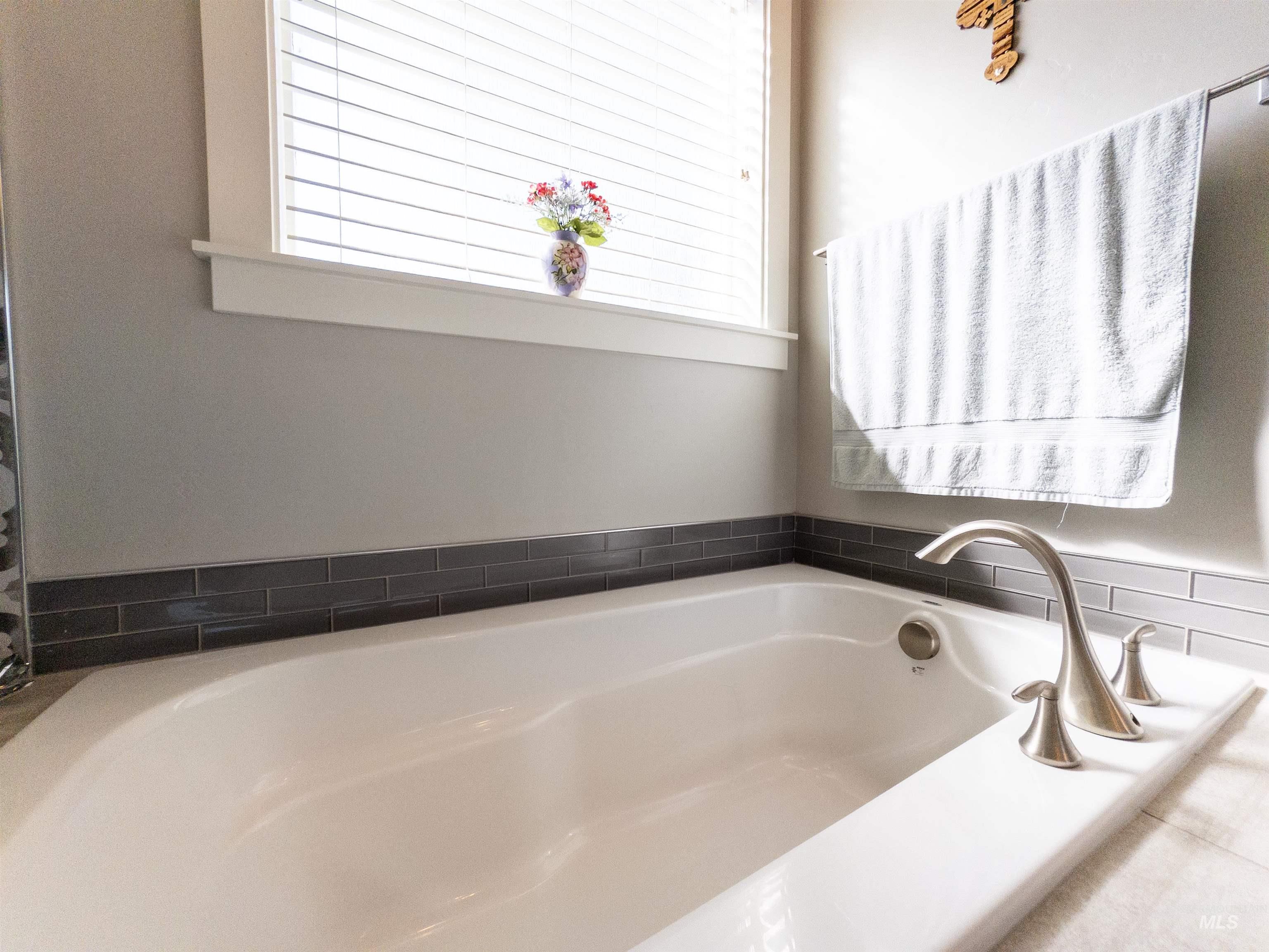 4577 North Comiso Place Meridian, ID 83646 - Photo 26 of 47 Bathroom featuring a bath