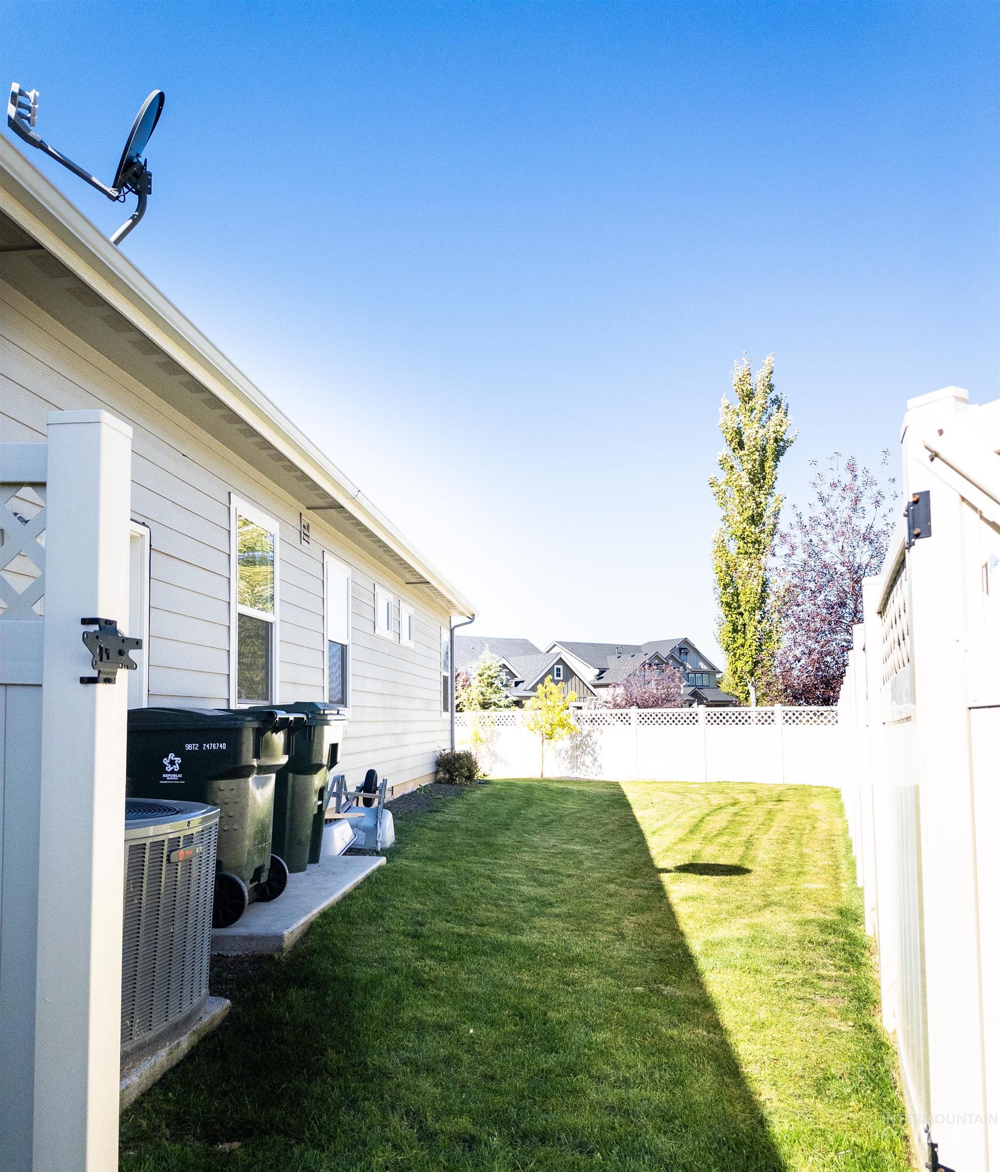 4577 North Comiso Place Meridian, ID 83646 - Photo 41 of 47 View of fenced backyard