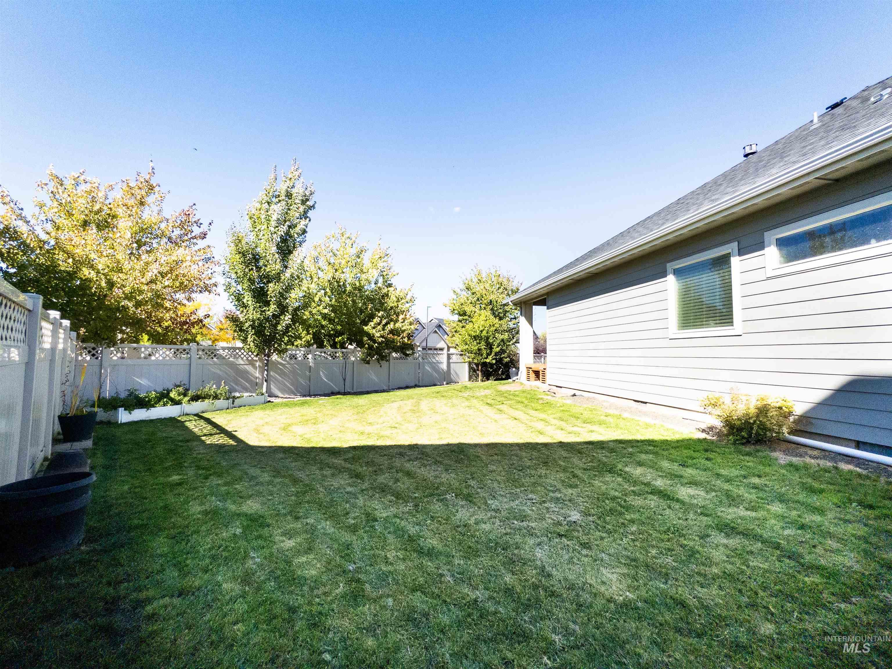 4577 North Comiso Place Meridian, ID 83646 - Photo 43 of 47 View of fenced backyard