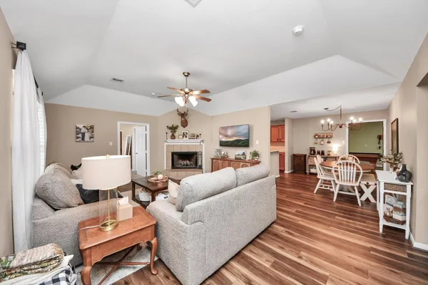 $350,000 | 3608 Kristen Drive, Highlands, TX 77562