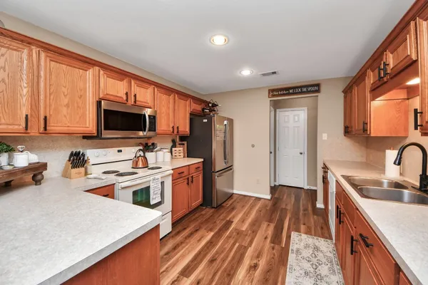 $350,000 | 3608 Kristen Drive, Highlands, TX 77562