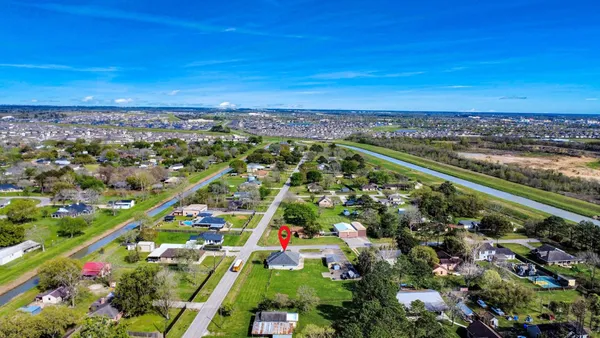 $350,000 | 3608 Kristen Drive, Highlands, TX 77562