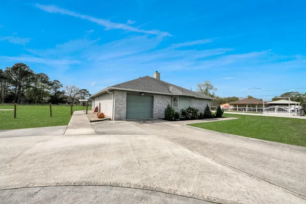 $350,000 | 3608 Kristen Drive, Highlands, TX 77562