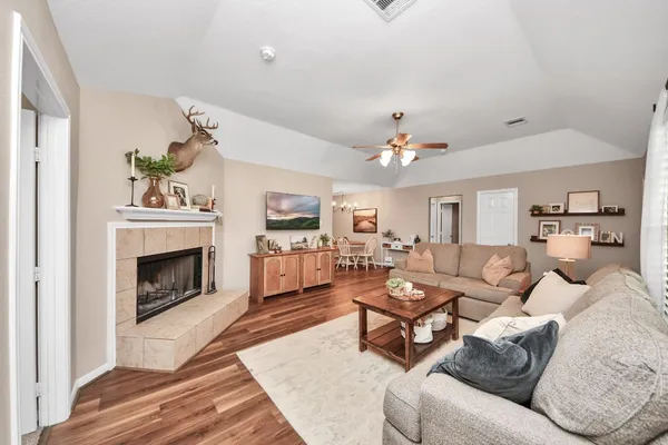 $350,000 | 3608 Kristen Drive, Highlands, TX 77562