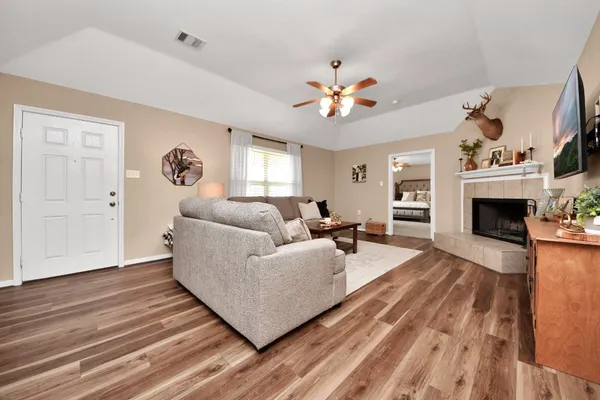 $350,000 | 3608 Kristen Drive, Highlands, TX 77562