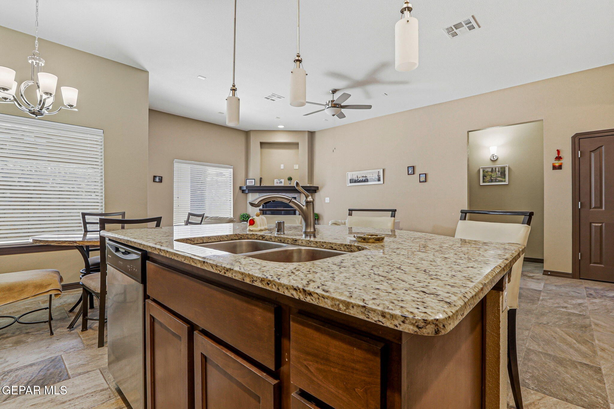 12039 Equestrian Road El Paso, TX 79928 - Photo 14 of 57 Kitchen