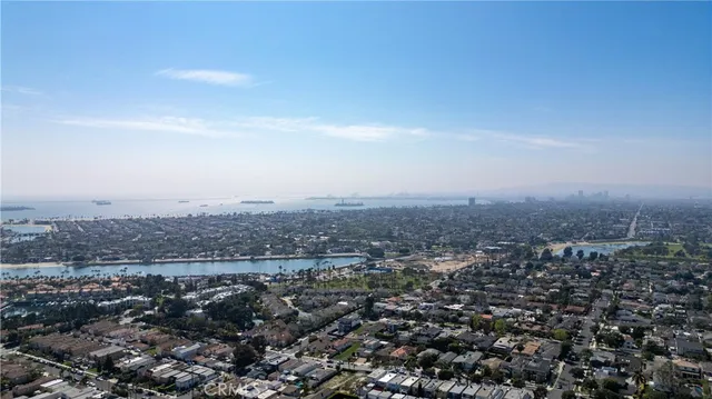 a view of a yard in front of house