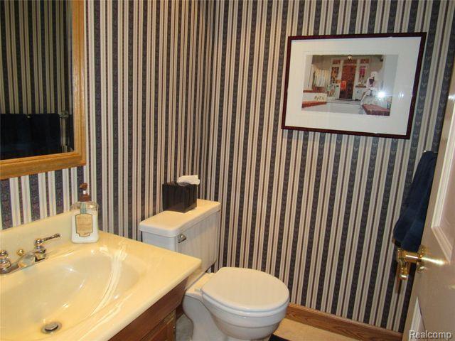 3056 Rolling Green Circle South Rochester Hills, MI 48309 - Photo 15 of 28