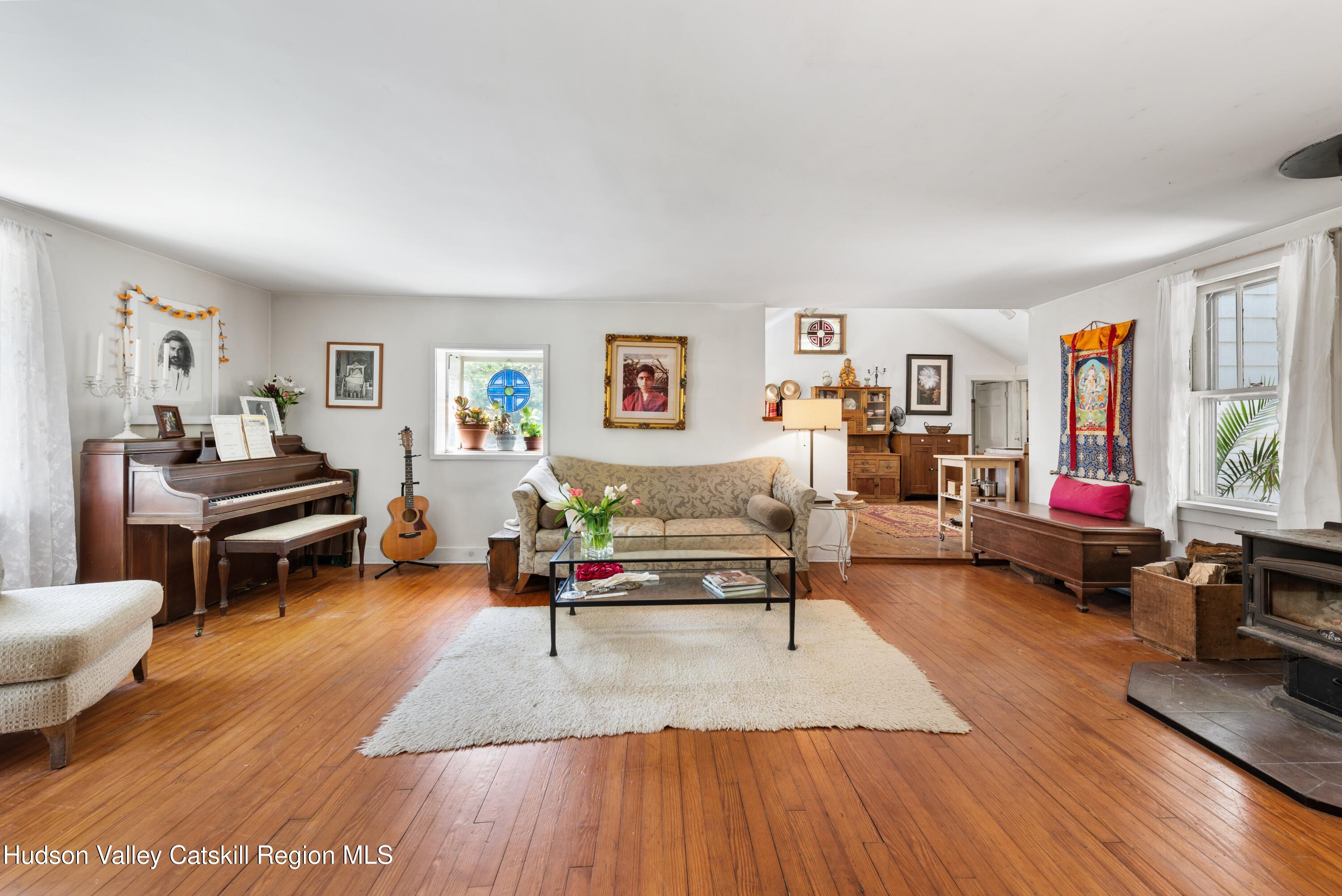 3645 Atwood Road Stone Ridge, NY 12484 - Photo 5 of 26 Living room