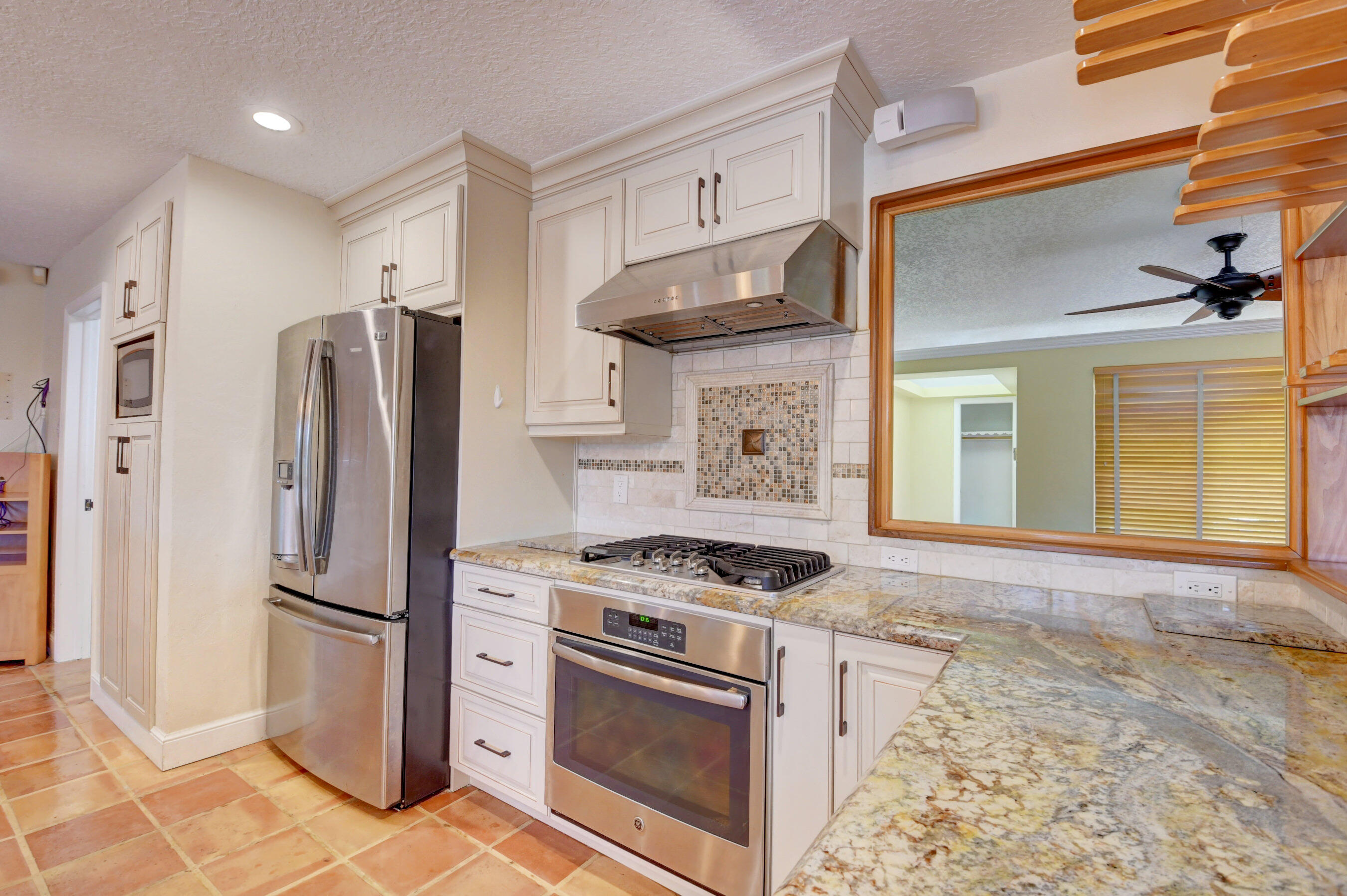 10 Burning Tree Lane Boca Raton, FL 33431 - Photo 11 of 47 10 Burning Tree-Kitchen