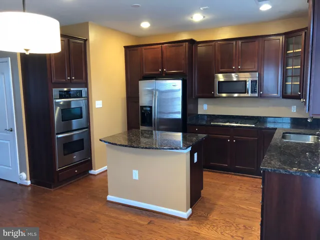 $3,095 | 42782 Hay Road, Ashburn, VA 20147