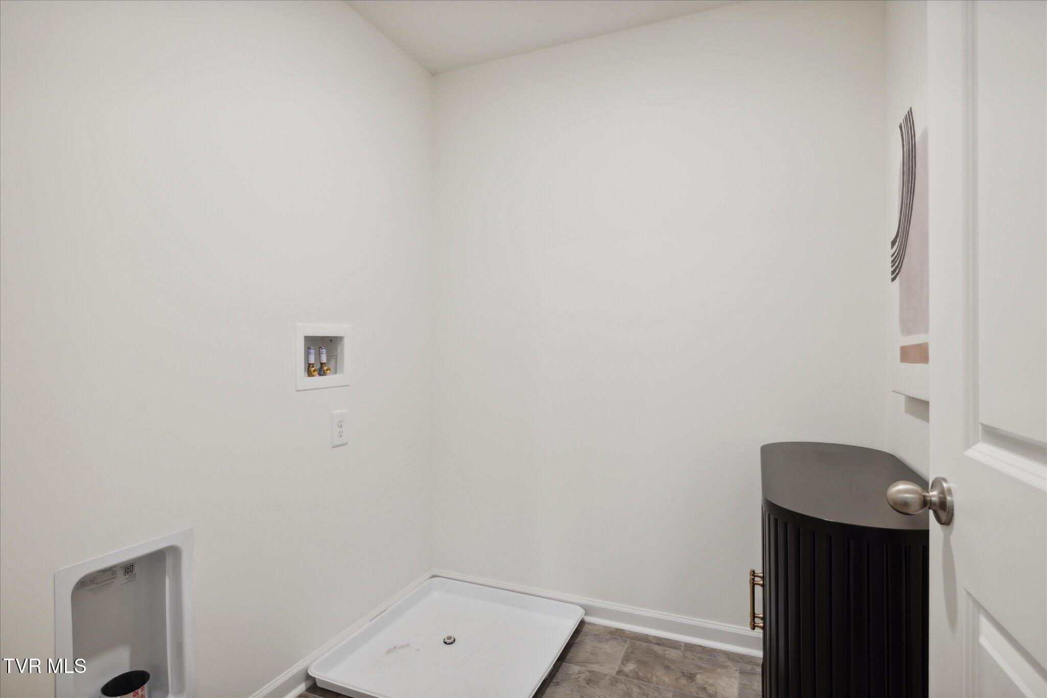 359 Alta Tree Boulevard Johnson City, TN 37604 - Photo 14 of 23 launrdry room