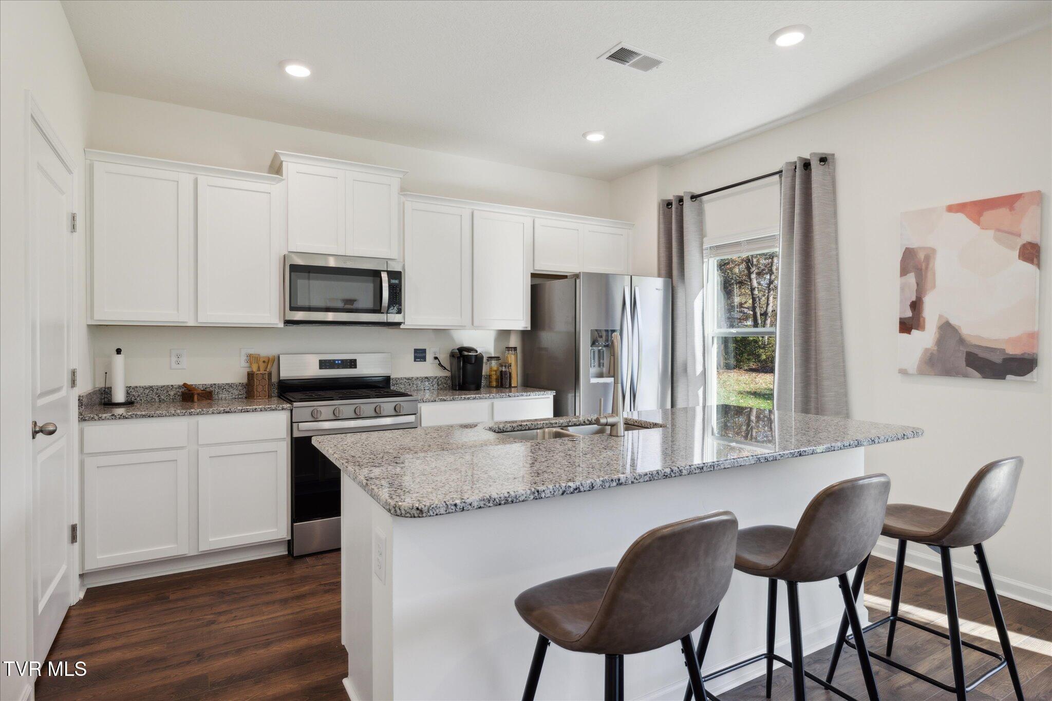 359 Alta Tree Boulevard Johnson City, TN 37604 - Photo 2 of 23 kitchen