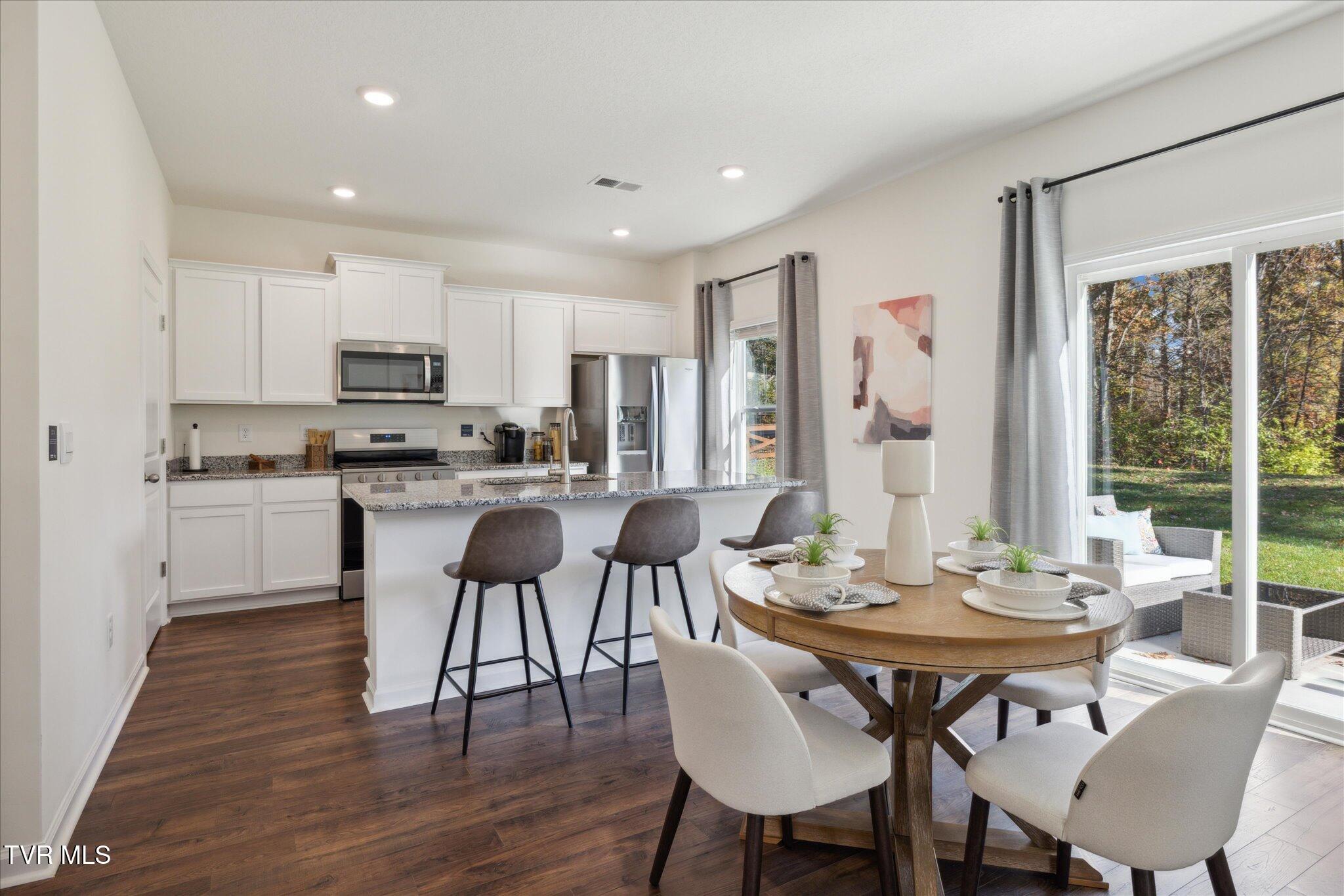 359 Alta Tree Boulevard Johnson City, TN 37604 - Photo 5 of 23 Kitchen.dining