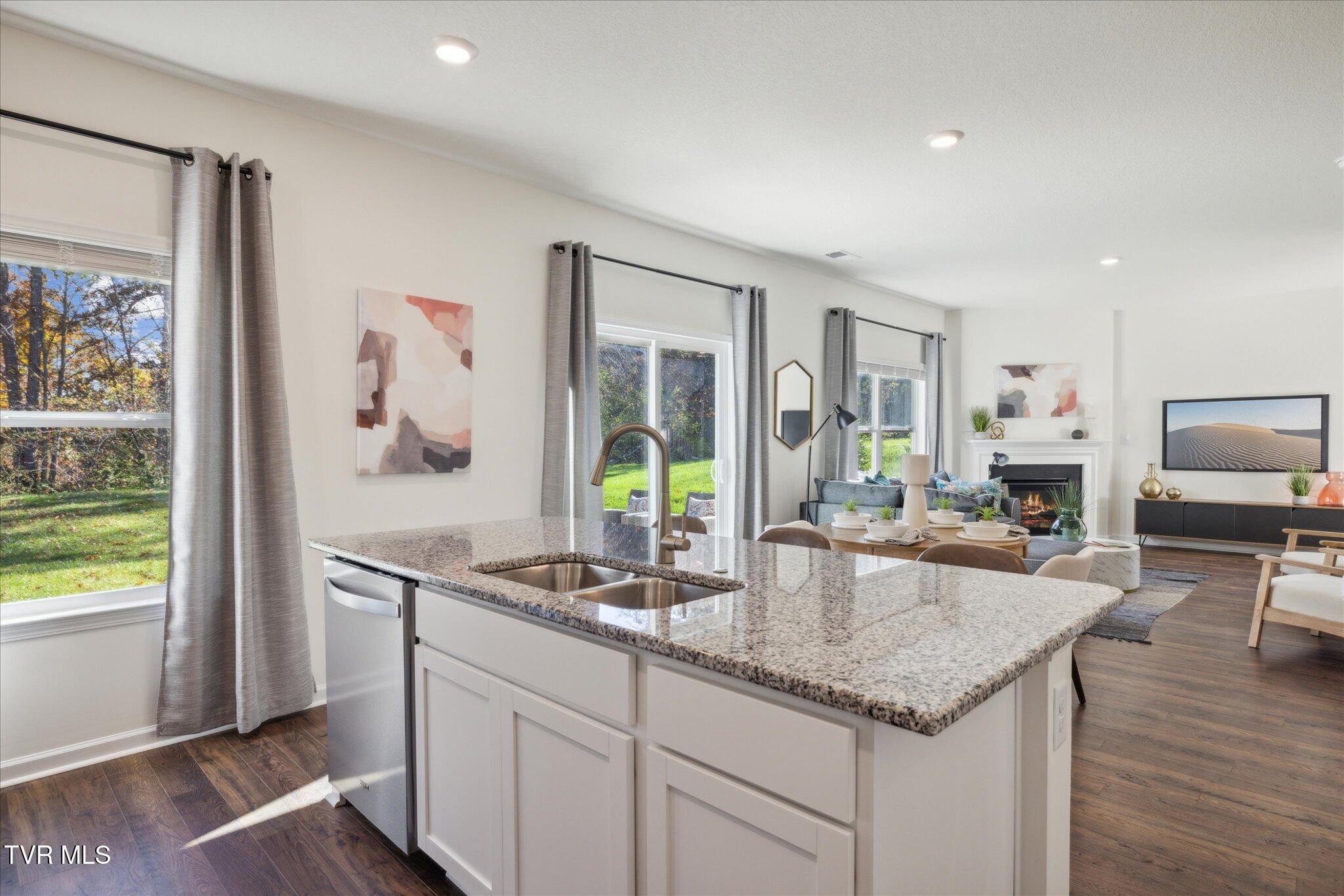 359 Alta Tree Boulevard Johnson City, TN 37604 - Photo 6 of 23 Kitchen.island