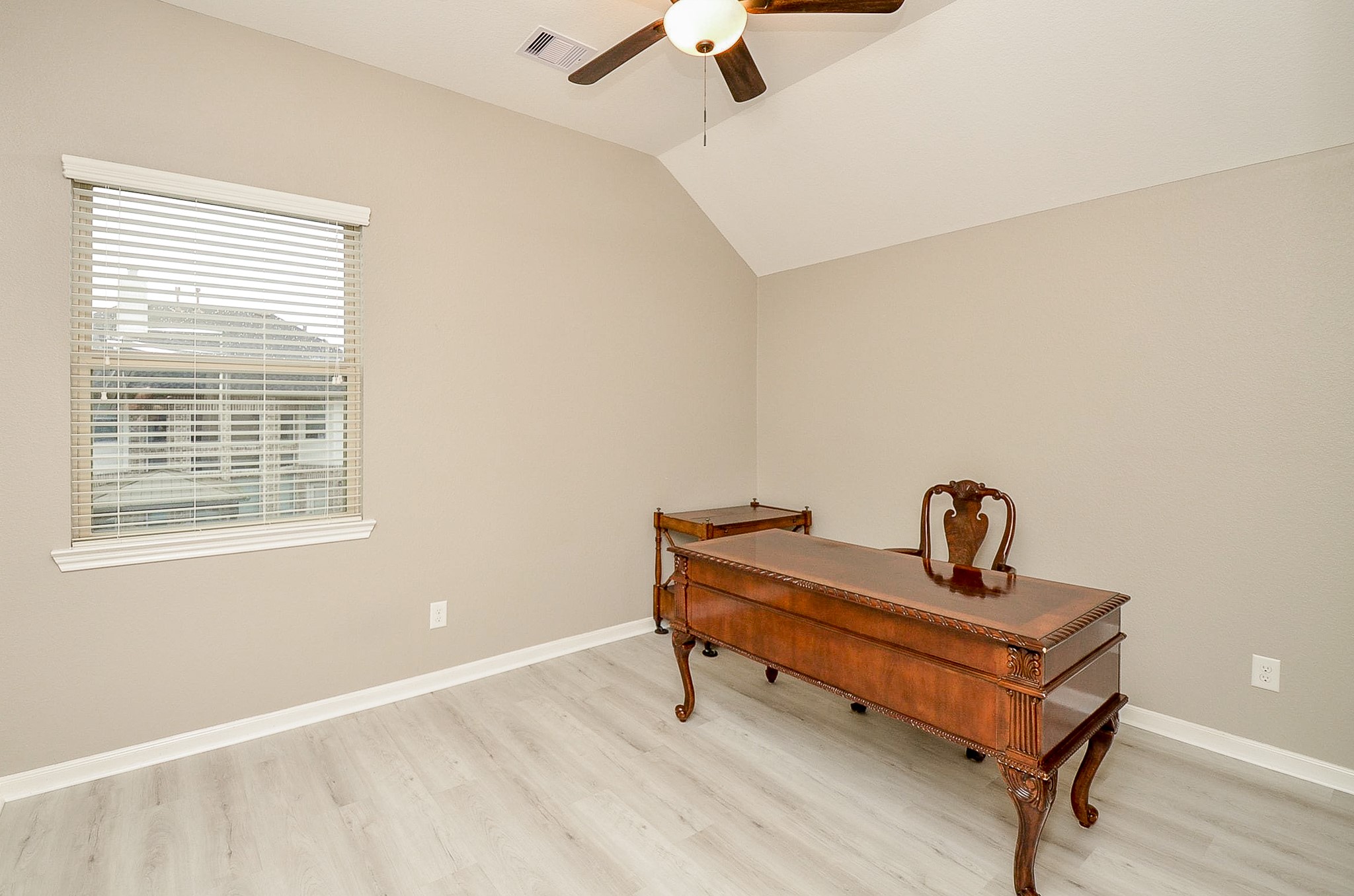 1510 Kent Valley Lane Rosenberg, TX 77471 - Photo 28 of 33 a room with a window