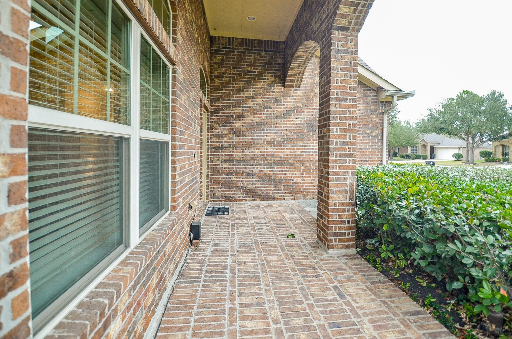 1510 Kent Valley Lane Rosenberg, TX 77471 - Photo 4 of 33 a view of a pathway both side of house
