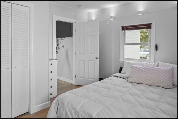 $1,800 | 68 Wood Street, Unit 1B, Warren, RI 02885