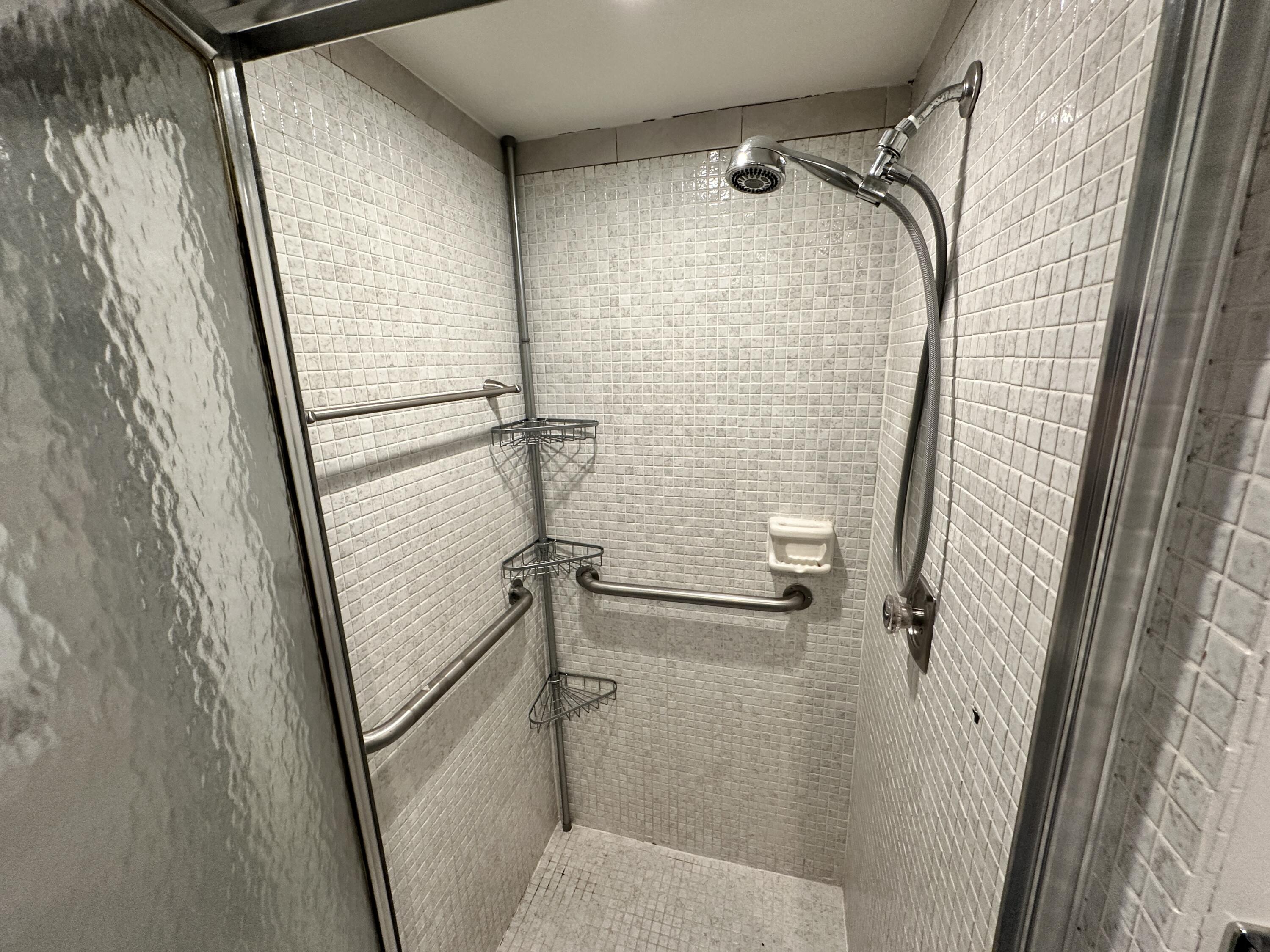 811 Flanders Q Delray Beach, FL 33484 - Photo 16 of 37 Primary Bathroom