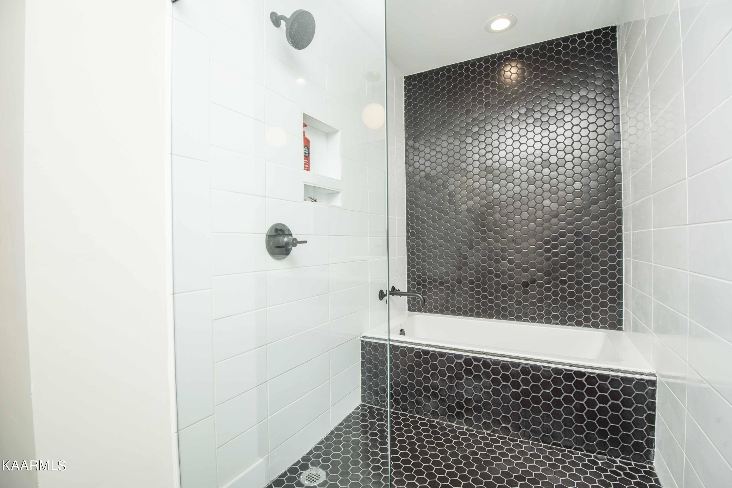 514 Broome Road Northwest Knoxville, TN 37909 - Photo 25 of 43 master bath_1