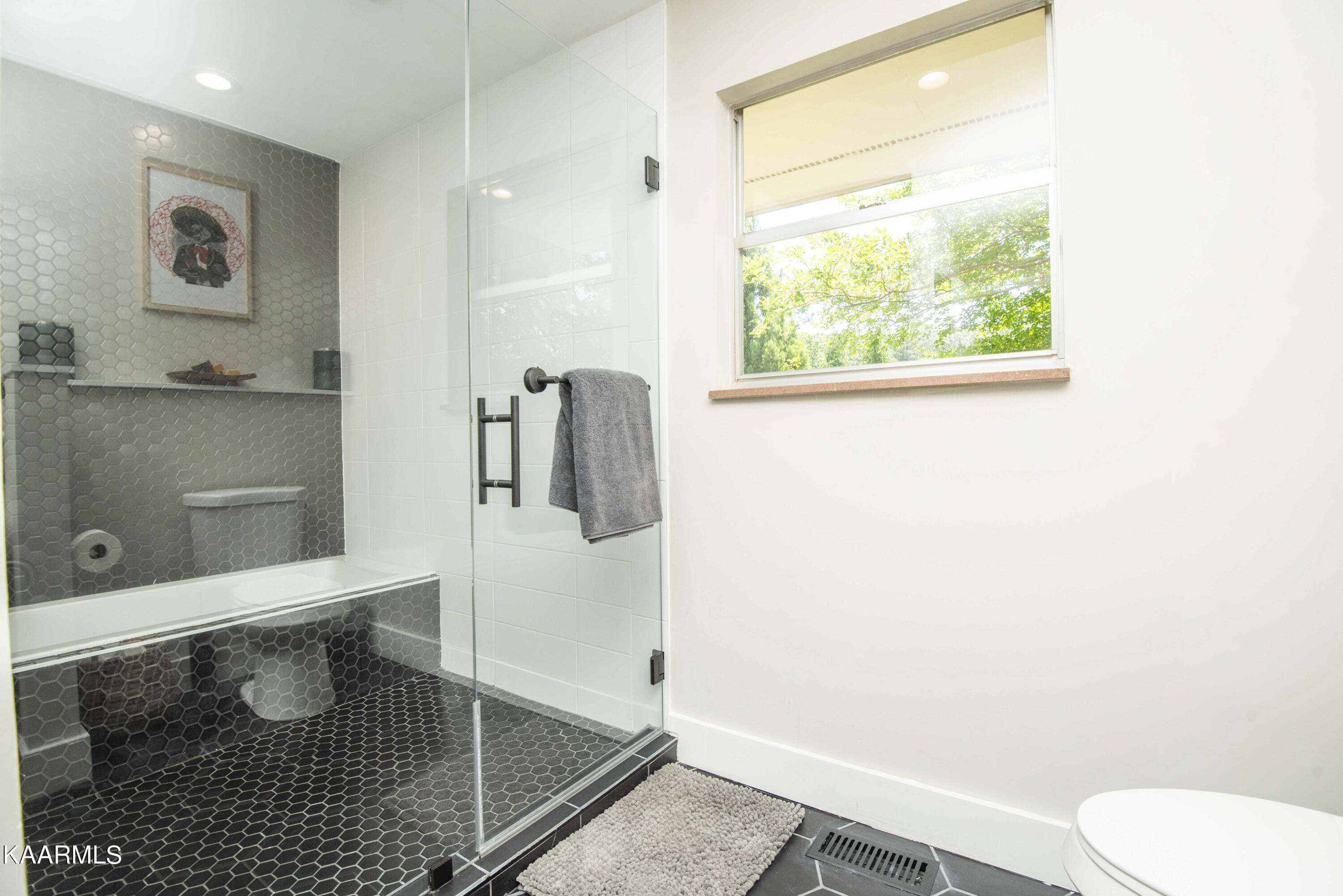 514 Broome Road Northwest Knoxville, TN 37909 - Photo 26 of 43 master bath 1_1