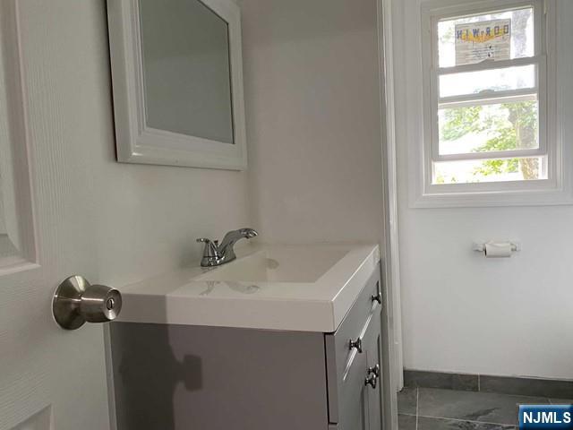 467 Knoll Road New Milford, NJ 07646 - Photo 13 of 20