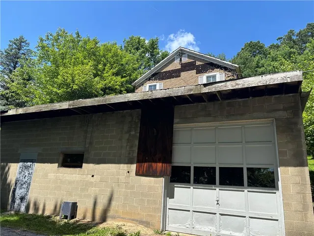 a view of a back yard of the house