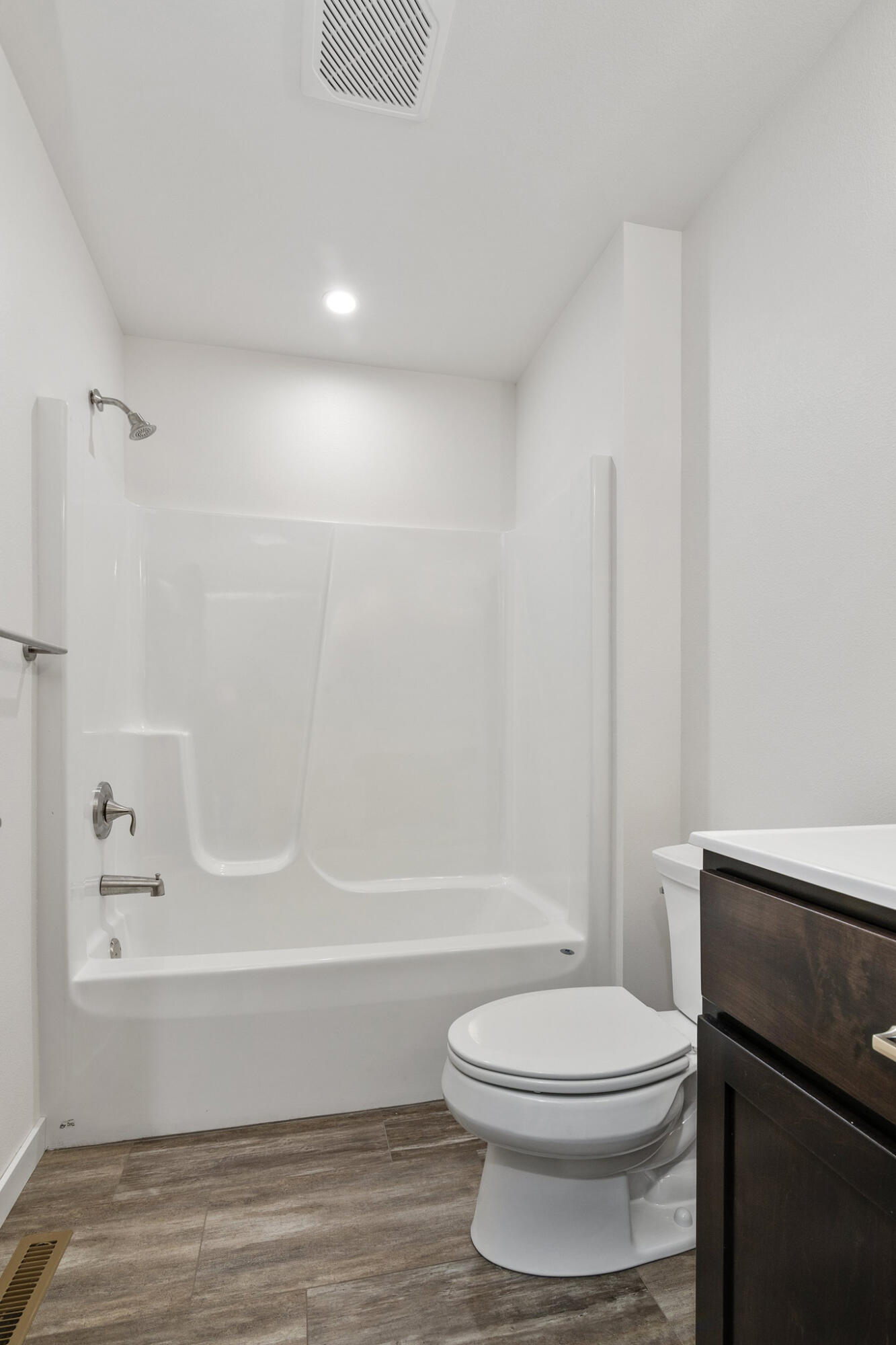 1530 Waldenberger Road Eau Claire, WI 54703 - Photo 23 of 27 23 MAIN BATH