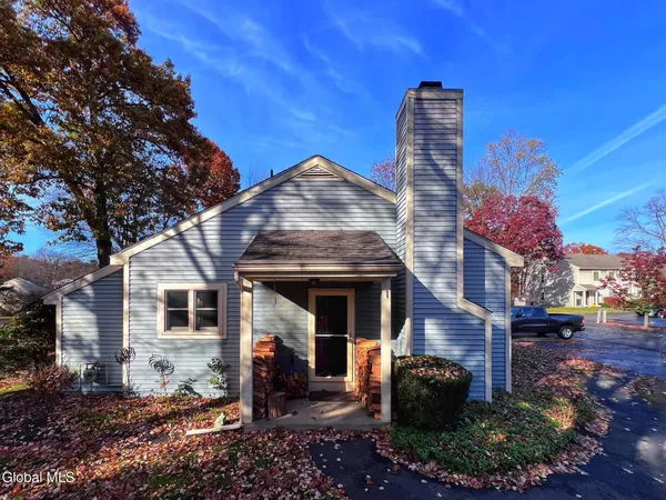 $295,000 | 1 Freemans Way, Halfmoon, NY 12065