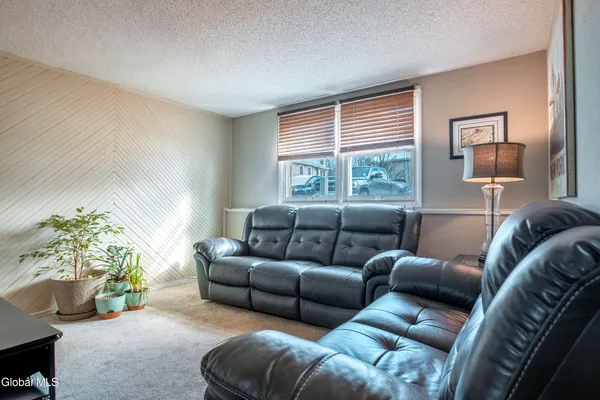 $295,000 | 1 Freemans Way, Halfmoon, NY 12065