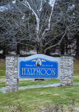 $295,000 | 1 Freemans Way, Halfmoon, NY 12065