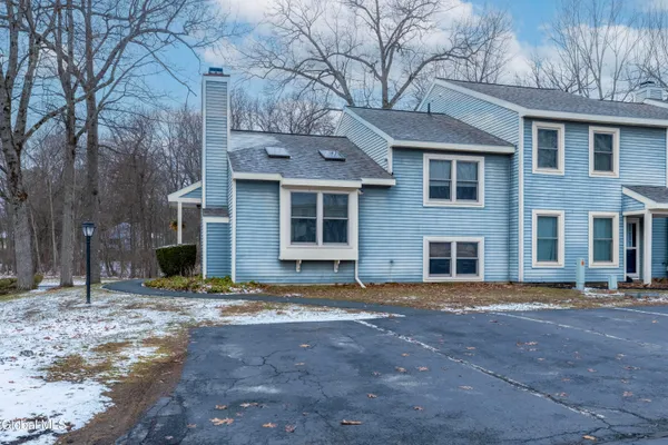 $295,000 | 1 Freemans Way, Halfmoon, NY 12065