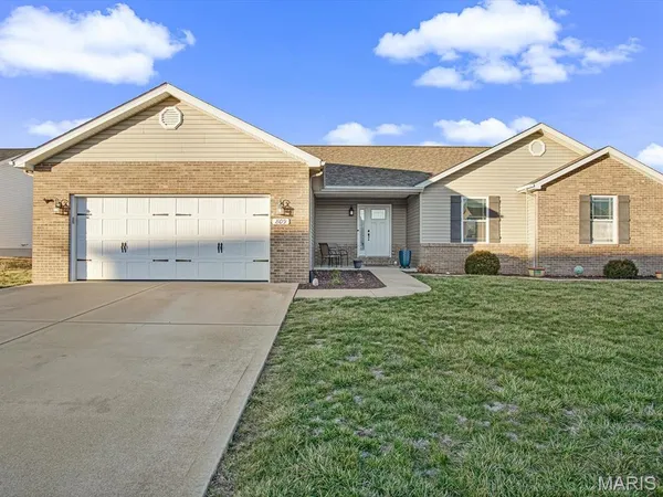 $370,000 | 809 Cheshire Drive, Waterloo, IL 62298
